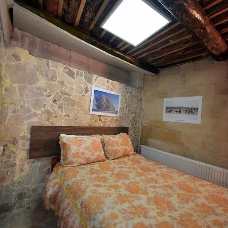 Mommys Cave House Bed & Breakfast *